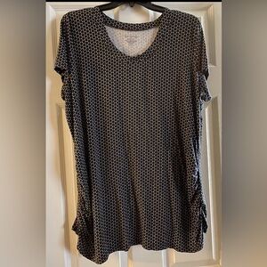 New Additions Black and White Patterned Top